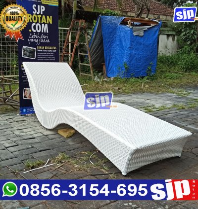 pengrajin daybed pool  sunbed sun lounger kursi santai kolam renang  rotan sintetis