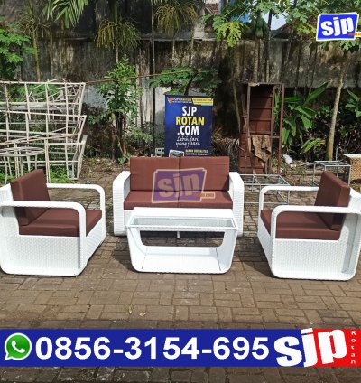 pabrik pengrajin sofa rotan sintetis minimalis modern  untuk ruang tamu dan ruang keluarga